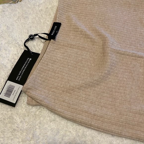 Women’s White Fox ribbed maxi skirt in Oatmeal. Size medium. Worn one time. - Picture 8 of 12